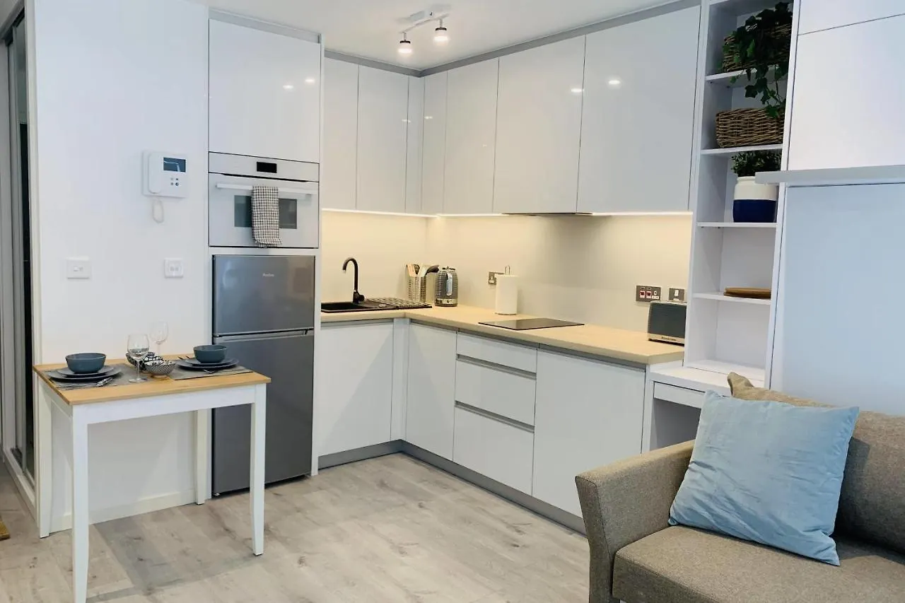 Modern Studio With Rock View Balcony And Gym-Hosted By Sweetstay Gibraltar Apartment