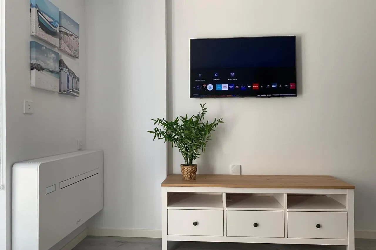 Apartment Modern Studio With Rock View Balcony And Gym-Hosted By Sweetstay Gibraltar